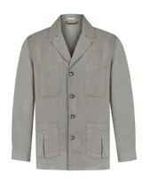 Chaqueta tipo blazer RKF Fornillo para hombre, confeccionada en lino orgánico color verde oliva. Diseño con múltiples bolsillos con fuelle y cierre abotonado. El modelo mide 1.83 y utiliza talle M.