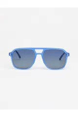 Lentes de sol Tiwi Le Club modelo Arch C1, con montura celeste de acetato y lentes degradados azules.