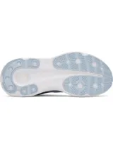 Championes de running Under Armour modelo Infinite Pro 2, color celeste con suela blanca y detalles en naranja. Presentan una parte superior de malla técnica transpirable, amortiguación UA HOVR+ para mayor retorno de energía y diseño de talón optimizado para estabilidad.