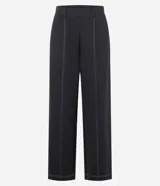 Pantalón recto gris oscuro de cintura alta con trabillas, confeccionado en tejido ponto roma con viscosa sostenible. Presenta costuras dobles aparentes en la parte delantera y en el ruedo.