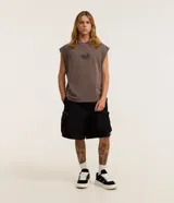 Bermuda baggy cropped de poliéster color negro con múltiples bolsillos funcionales cargo y cintura elástica.