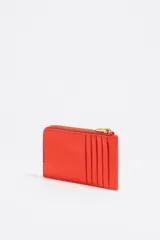 Tarjetero monedero color naranja con textura y logo metálico dorado de Bimba y Lola.