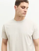 Remera de manga corta color petróleo, con cuello redondo.