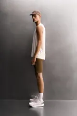 Mallas cortas de running Zara Athleticz para hombre, de color marrón, confeccionadas en tejido técnico y elástico con diseño acanalado.
