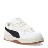 Championes Puma modelo Park Luna, con diseño urbano inspirado en el skate. Presentan una capellada blanca con el icónico formstrip de la marca en color negro, cordones gruesos, entresuela en tono crema y suela de goma color caramelo.