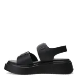 Sandalias de plataforma estilo chunky color negro, con dos tiras frontales anchas con hebillas metálicas plateadas y tira trasera de sujeción.