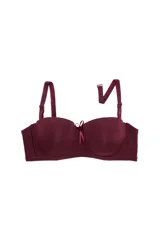 Soutien strapless bordó con copa preformada y aro. Incluye breteles desmontables y ajustables, cierre trasero con broche multiposición y un delicado lazo decorativo en el centro.