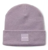 Gorro tipo beanie de punto con puño enrollado, color lila, con parche cuadrado frontal que incluye el logo de la marca.