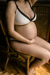 Soutien maternal de algodón doble combinado con mesh en los bordes superiores, de diseño cómodo y funcional para la etapa de lactancia.