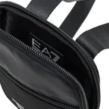 Bandolera EA7 Emporio Armani de color negro, con cierre de cremallera superior, bolsillo frontal con cierre y correa ajustable para el hombro. Cuenta con el logotipo de la marca impreso en contraste en la parte frontal.