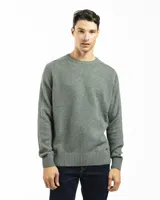 Buzo tejido de punto con cuello redondo, manga larga y puños y ruedo acanalados. Presenta un diseño clásico y versátil con un pequeño detalle de etiqueta en el lateral inferior.