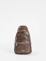 Riñonera cruzada de cuero sintético con acabado efecto desgastado. Cuenta con múltiples compartimentos con cierre metálico y bolsillo vertical en la parte posterior.