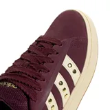 Championes Adidas Grand Court Alpha 00S de mujer, color bordó con detalles en tono natural y tachas doradas en las clásicas tiras laterales.
