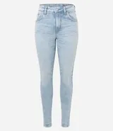 Pantalón skinny de jeans celeste claro con elastano, tiro medio, bolsillos delanteros y traseros, cierre con botón y cremallera.