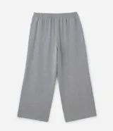 Pantalón de sastre con estampado de cuadros, corte wide leg de cintura alta y caída recta. Cuenta con cierre frontal de botón y cremallera.