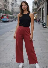 Pantalón de tejido de punto en color bordó, con corte recto y tiro alto. Presenta una cintura elástica ancha acanalada y un diseño holgado que aporta comodidad y estilo.