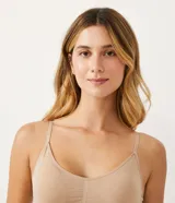 Soutien blanco de poliamida y elastano, con relleno removible y sin costuras.