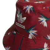 Gorro tipo bucket Adidas x Thebe Magugu, color bordó con estampado floral en blanco y celeste. Logo de Adidas bordado en blanco en el frente.