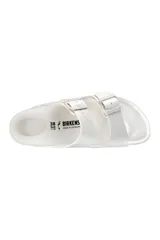 Sandalias Birkenstock Arizona Eva, color blanco, fabricadas en material Eva, con dos correas ajustables y plantilla anatómica.