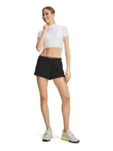 Short deportivo Under Armour de secado rápido, color negro, con cintura elástica con logo visible, aberturas laterales y braguita interior para mayor cobertura.