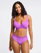 Panty marca Montelle, color lila, de lycra y encaje. Modelo alto.