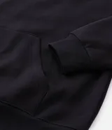 Buzo con capucha de algodón con forro polar, diseño de manga larga con puños y bajo elásticos, y bolsillo tipo canguro. Presenta un estampado gráfico en la espalda con la imagen de Snoop Dogg y lettering estilo gótico.