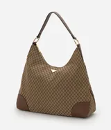 Cartera hobo grande marca Satinato, confeccionada en poliuretano con textura geométrica en tonos tostado y marrón. Cuenta con asas de hombro combinadas de material sintético y cadenas metálicas doradas, y placa frontal con el logo grabado.