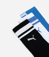 Kit de tres pares de medias deportivas Puma de caña larga. Un par es beige con dos rayas marrones y logo de Puma. Otro par es blanco liso. El tercer par es marrón oscuro con dos rayas blancas y logo de Puma. Todas están confeccionadas en algodón.