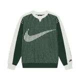 Buzo tejido de punto Nike, con diseño de rayas verticales en color verde y blanco. Presenta un logo Swoosh grande integrado en el tejido en el frente y un pequeño logo bordado en el puño. Posee cuello redondo y puños acanalados.