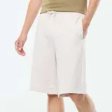 Bermuda de French Terry color gris claro, de corte estándar, con cintura elástica y cordón ajustable.