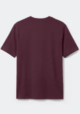 Remera básica de manga corta y cuello en V, de color azul, con diseño liso y corte clásico.
