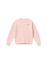 Sweater de punto acanalado color rosa, de manga larga, con cuello redondo y detalle de logo metálico en el pecho.