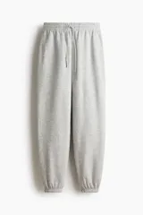 Pantalón deportivo de tiro alto en felpa suave, color gris melange, con cordón ajustable en la cintura y elásticos revestidos en la cintura y los tobillos.