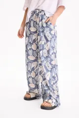 Pantalón de lino estampado de corte holgado, con cintura elastizada y cordón ajustable.