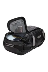 Bolso de lona Thule Chasm de 90 litros, resistente a la intemperie, color negro. Cuenta con diseño de boca ancha para facilitar el acceso, bolsillos internos de malla para organización y correas convertibles para usar como mochila.