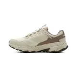 Championes Skechers Go Run Trail Altitude 2.0 Ravine, color beige con detalles en marrón y toques rosados, diseñados para trail running y trekking, con capellada de malla y cuero, suela con tracción y tecnología repelente al agua.