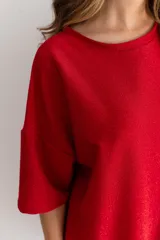 Remerón de manga corta, corte oversize, color plateado con brillo, confeccionado en lurex con lycra.