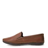 Mocasines de cuero color negro para hombre, con diseño easy wear, costuras artesanales visibles y detalles de elásticos laterales para un calce cómodo.