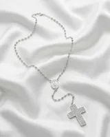 Rosario de plata 925 con cadena de eslabones tipo bolita, medalla de la Virgen Milagrosa y dije de cruz pavé con circonias.