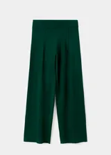 Pantalón de punto color verde oscuro, de tiro medio, diseño recto y largo, con cintura elástica y detalle de costuras.