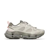 Championes de senderismo Merrell modelo Speedarc Matis, color gris con detalles en tonos claros y coral. Cuenta con parte superior de malla transpirable, cordones ajustables, entresuela chunky con amortiguación y suela Vibram.