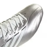 Championes de fútbol Adidas Copa Pure IV League FG/MG, color plateado metalizado con las icónicas tres tiras de la marca en blanco en los laterales.