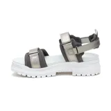 Sandalias Caterpillar modelo Second Chance, de estilo deportivo y urbano, color gris y plateado con suela chunky blanca dentada. Cuentan con tiras ajustables con velcro y forro interior suave.