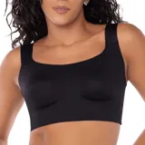 Soutien moldeado color negro, sin costuras visibles, con tirantes anchos y escote cuadrado.