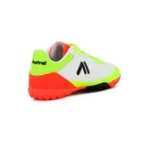 Championes de fútbol Austral modelo Blast TF, con diseño en blanco, amarillo flúor y detalles en naranja. Presentan suela con tapones pequeños ideales para césped sintético, cierre con cordones y logo de la marca en el lateral.