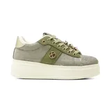 Championes Korium modelo Ara de color verde militar, con suela plataforma blanca, detalles metalizados y apliques de pedrería en los cordones.