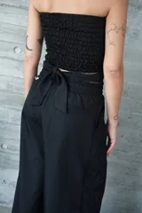 Top bandeau color verde agua con frunces elásticos.