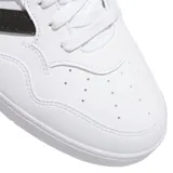 Championes Adidas Hoops 4.0 Mid de media caña, con diseño inspirado en el básquetbol. Presentan una parte superior de cuero sintético blanco con las icónicas tres tiras laterales en negro y cuello acolchado en color negro. Cuentan con suela de goma tipo cupsole para mayor estabilidad y durabilidad.