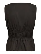 Musculosa de color negro, sin mangas, con escote en V pronunciado y sección fruncida elástica en la cintura. Marca JDY.