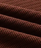 Suéter masculino de cuello redondo y manga larga, confeccionado en malla de viscosa y poliamida con textura de cuadros grid.